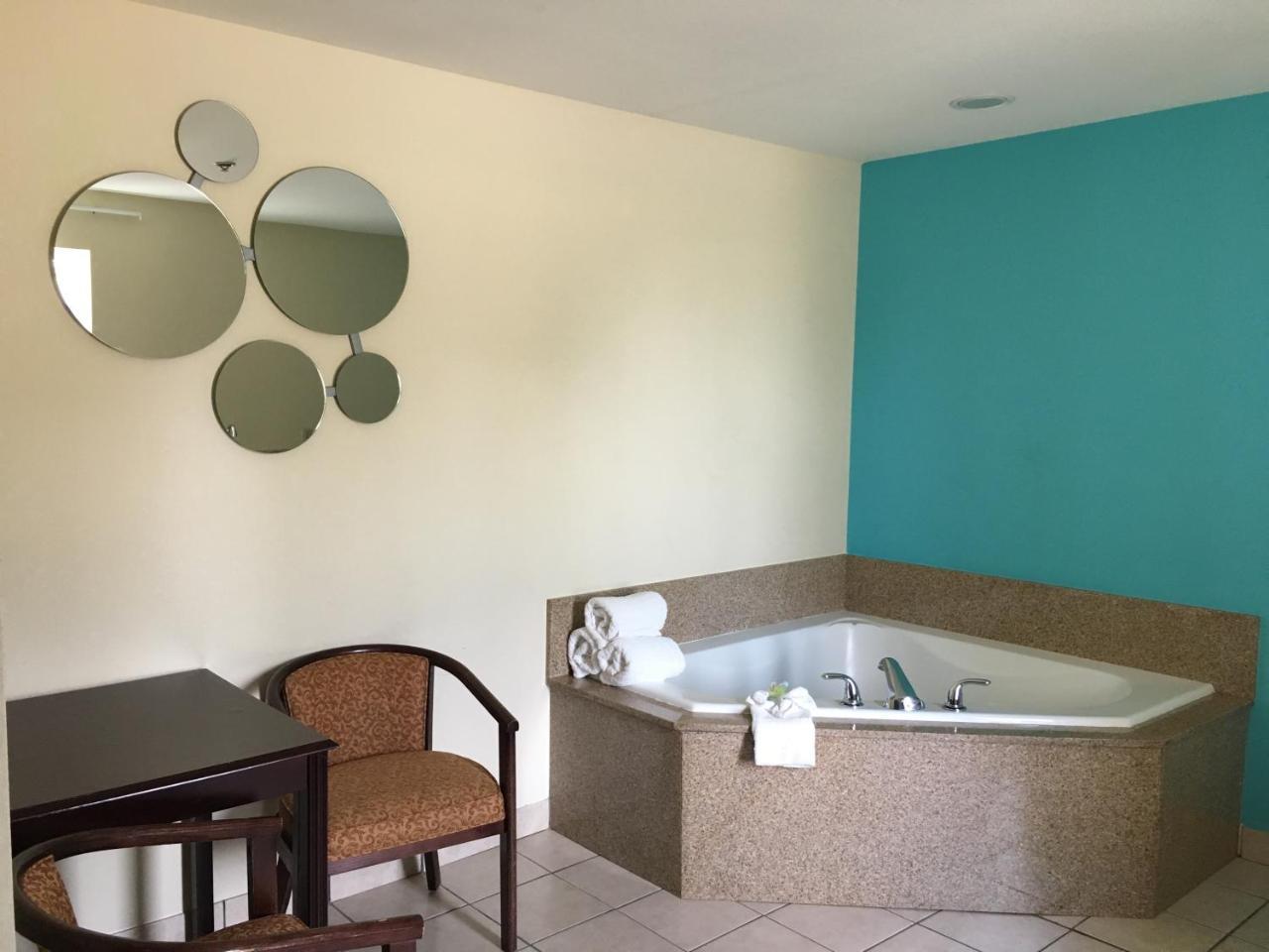 Howard Johnson By Wyndham Houma Ngoại thất bức ảnh